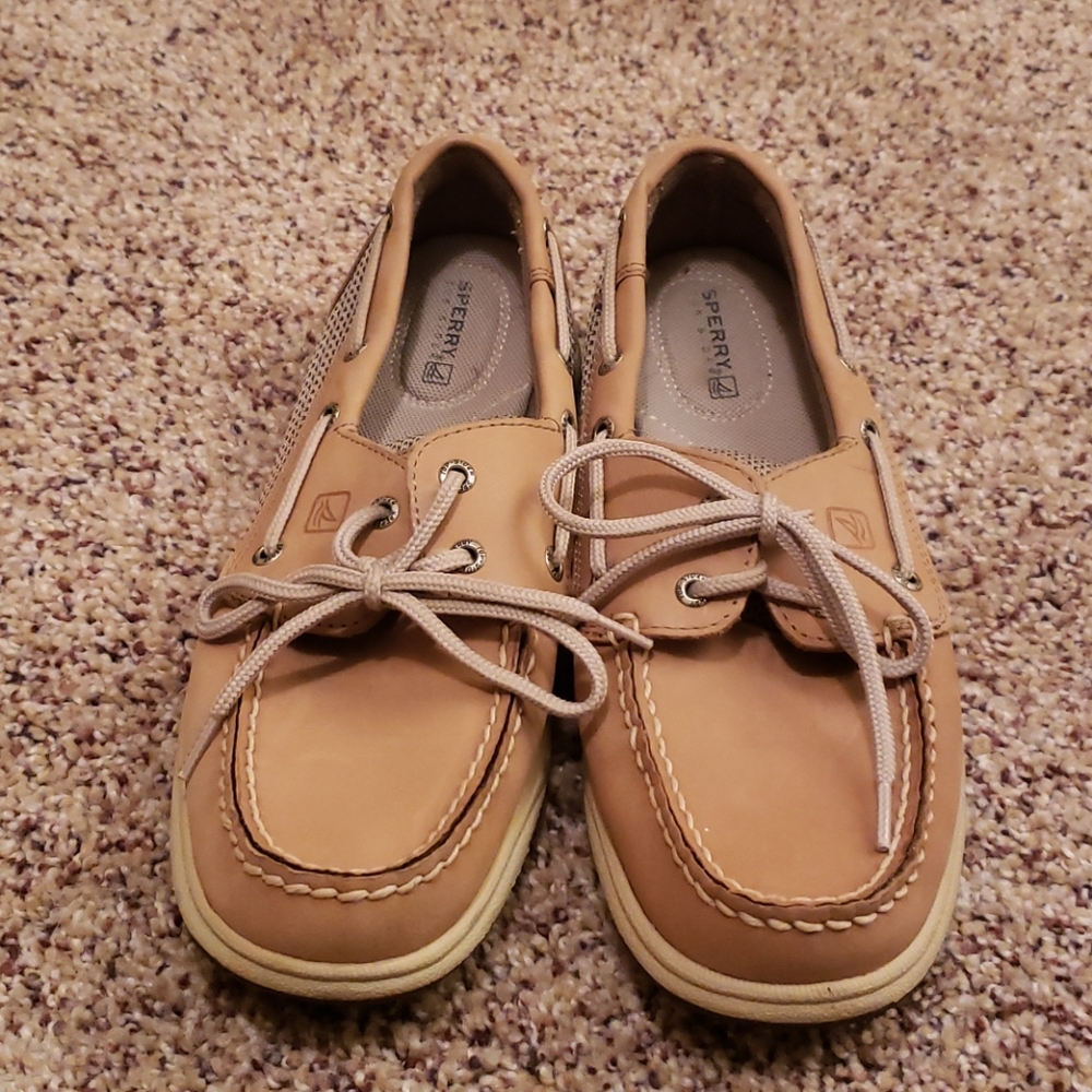 Sperry tan shoes